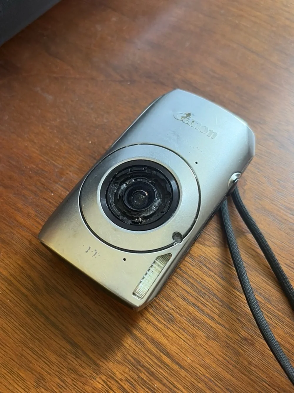 BROKEN Canon Silver Compact Digital Camera with Wrist Strap